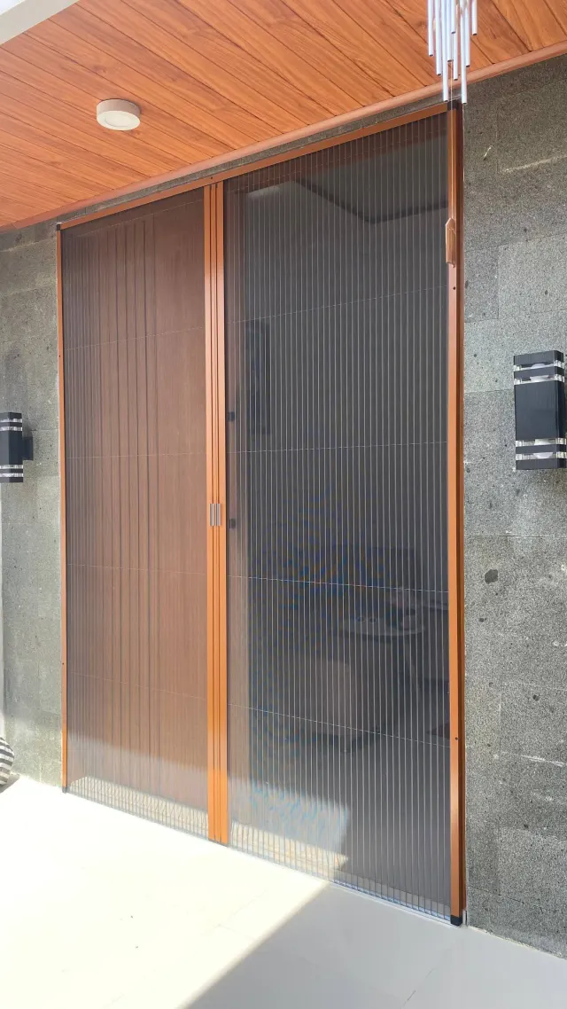 Kasa Nyamuk Plisse Pintu Utama